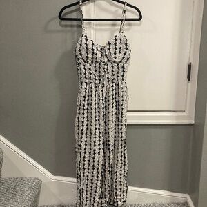 Black and white daisy jumper